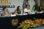 Aspecto del panel Mujer y Bienestar Social, que moderó el rector de la Universidad Autónoma de Chiapas, Ángel René Estrada Arévalo. Al micrófono, Isabel Aguilera de Sabines, presidenta del DIF del Estado de Chiapas.