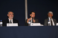 Los doctores Víctor Pérez Abreu, director del programa Verano de la Investigación Científica; Jaime Urrutia Fucugauchi y José Luis Morán, presidente y vicepresidente de la AMC, respectivamente, presidieron la ceremonia de la XXVI edición del Verano en el auditorio Galileo Galilei.