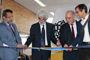 El doctor José Franco, presidente de la AMC, y el director de la Facultad de Arquitectura de la UNAM, Jorge Tamés, al inaugurar la exposición. Los acompañan funcionarios de la Embajada de Francia en México.