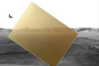 Primera imagen a color enviada por la misión Curiosity. La vista se dirige hacia el norte y muestra una cresta del cráter Gale.