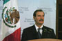 El presidente Fox, durante la entrega del premio en la residencia oficial de Los Pinos.