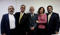 Antonio del Río, Enrique Galindo Fentanes, Ruy Pérez Tamayo, Rosaura Ruiz y José Franco durante la presentación del libro de Galindo: El quehacer de la ciencia experimental. Una guía práctica para investigar y reportar resultados en las ciencias naturales, realizada en la editorial Siglo XXI.