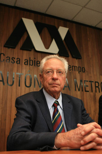 Sus principales contribuciones se ubican en el campo de la Teoría cinética de gases, particularmente los desarrollos de la Ecuación de Boltzmann generalizada y la interpretación de la temperatura en gases moderadamente densos.