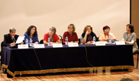 Elena Jeanetti, Norma Blazquez, Gabriela Dutrénit, Claudia Bodek, Margarita Velázquez, Delia Selene de Dios y Adriana Ortiz, ayer en la Facultad de Ciencias Políticas y Sociales de la UNAM.