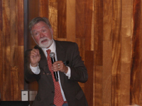 El doctor Carlos Gay durante su participación en la mesa redonda 'El futuro de la investigación en medio ambiente en México'.