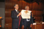Diego Valadés, en compañia de Héctor Fix(Zamudio, muestra su diploma.