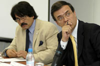 Octavio Paredes y Marcelo Ebrard durante el encuentro en la AMC.
