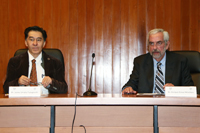 Los doctores Jaime Urrutia y Enrique Graue, presidentes de la Academia Mexicana de Ciencias y de la Academia Nacional de Medicina, respectivamente, en la inauguración del simposio Luz: Una Luz en la Medicina, en el auditorio ‘Dr Raoul Fournier Villada’ de la Facultad de Medicina de la UNAM