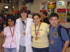 Marí­a Beczalia Mendoza, Jaime Ortega, Natalia González e Israel López, ganadores de preseas de bronce.