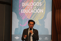 Doctor Jaime Urrutia en su participación en la mesa Educación y Ciencia, como parte del programa Diálogos por la Ciencia.
