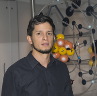 El doctor en ciencias ambientales Gian Carlo Delgado Ramos, del Centro de Investigaciones Interdisciplinarias en Ciencias y Humanidades (CEIIH) de la UNAM, obtuvo en el área de ciencias sociales el Premio de Investigación de la Academia Mexicana de Ciencias 2014.