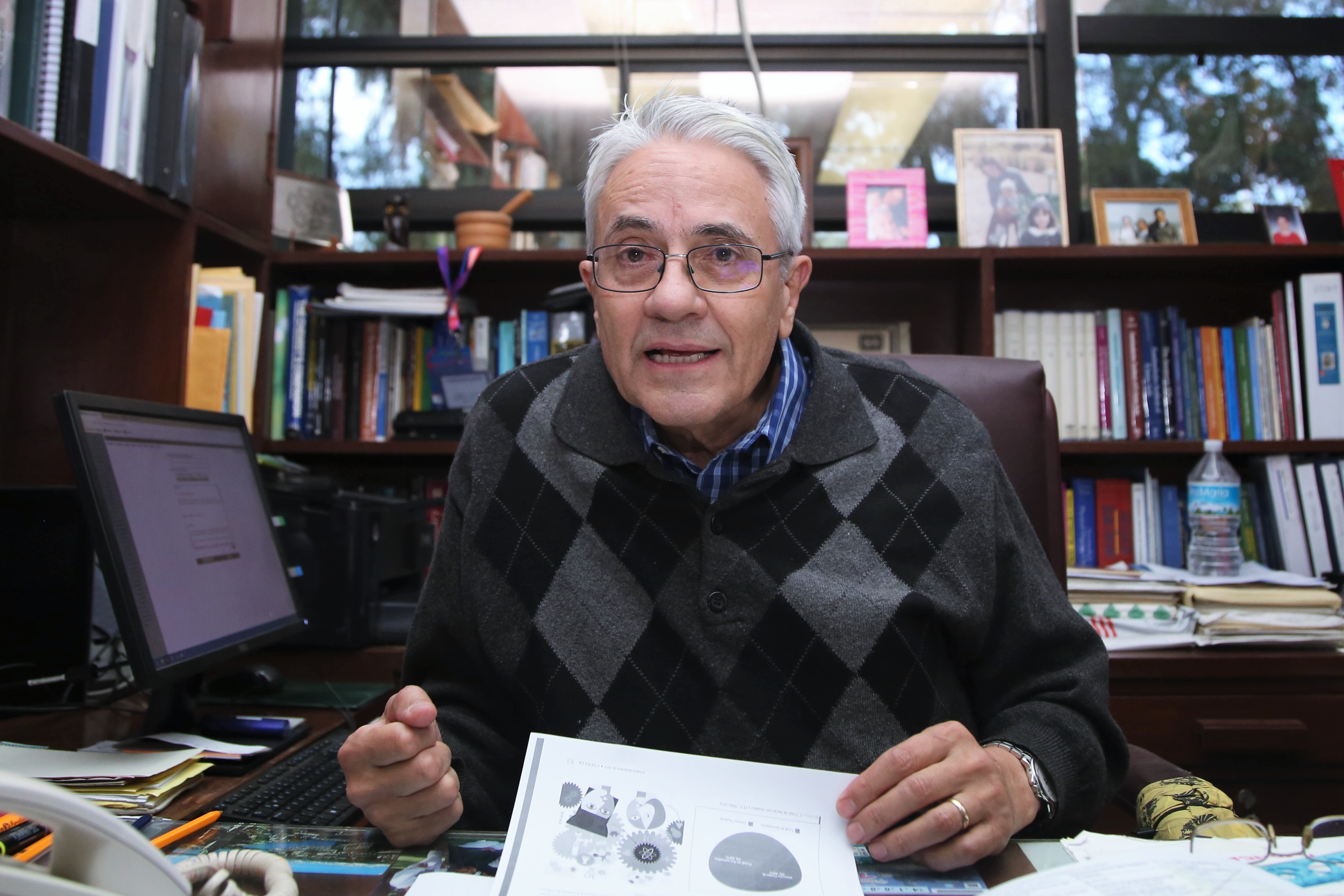 Eusebio Juaristi Cosío, Investigador Emérito del Centro de Investigación y de Estudios Avanzados e integrante de la AMC.