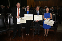 Ganadores de los trabajos presentados en el 153 Año Académico de la ANM: “Premio Dr Eduardo Liceaga”, otorgado al doctor Miguel Ángel Mercado Díaz; “Premio Dr. Maximiliano Ruiz Castañeda”, concedido al investigador Jaime Mas Oliva (recibido por su hija); “Premio Dr. Roberto Kretschmer”, entregado al doctor Roberto González Amaro; y “Premio Germán Somolinos D´Ardois en Historia y Filosofía de la Medicina”, para la doctora Martha Eugenia Rodríguez Pérez.