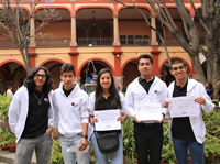 Parte de los alumnos participantes en el certamen.