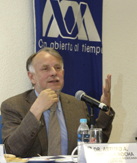El presidente de la Academia Mexicana de Ciencias, Arturo Menchaca Rocha.