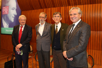 Reunidos en el Aula Mayor de El Colegio Nacional: Michel Morange, Francisco Bolívar Zapata, Antonio Lazcano Araujo y Ranulfo Romo.