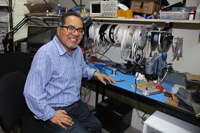 El doctor Arturo Fernández Téllez, en su laboratorio en la Benemérita Universidad Autónoma de Puebla.
