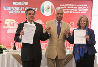 Enrique Chávez, Dinesh Bhugra y María Elena Medina-Mora presentaron la Declaratoria Conjunta sobre la Violencia, documento que resume discusiones de un centenar de especialistas participantes que abordaron temas como trastornos mentales, población migrante, uso de drogas, suicidio, y duelo debido a suicidio y desaparición de personas.