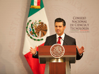 Se trata de insertarnos -aunque tarde, pero hay que hacerlo ya-, a la era del conocimiento, dijo ayer el presidente Enrique Peña Nieto.
