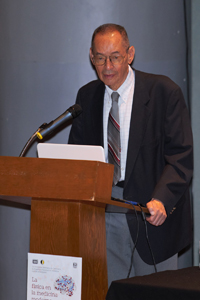 El doctor Fidel A. Ramón, del Departamento de Fisiología de la Facultad de Medicina de la UNAM. ofreció la conferencia “El ojo del acocil como modelo del telescopio espacial”, como parte del simposio “La física en la medicina moderna” en la Facultad de Ciencias de la UNAM.