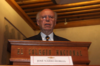 El doctor José Narro Robles rector de la UNAM y miembro de la Academia Mexicana de Ciencias, durante su intervención en El Colegio Nacional.