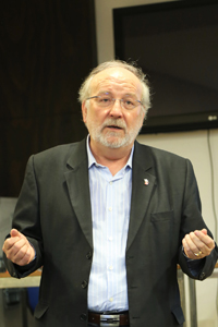 El científico Juan Manuel García Ruiz, profesor del Consejo Superior de Investigaciones Científicas de España, miembro correspondiente de la Academia Mexicana de Ciencias y uno de los cristalógrafos más reconocidos a nivel mundial.