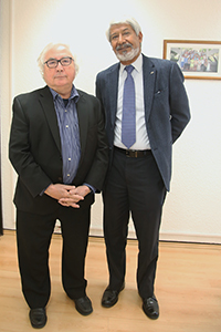 El sociólogo Manuel Castells y el físico José Luis Morán, miembro correspondiente y presidente de la Academia Mexicana de Ciencias, respectivamente.