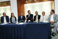 Roberto Villers Aispuro (ANUIES), Mónica Ortiz Álvarez (REDNACEYT), Juan Pablo Castañón Castañón (COPARMEX), Alejandro Tello Cristerna (Comisión de CyT del Senado), José Mustre de León (Cinvestav), Roberto Escalante (DUAL) y José Franco (FCCyT), durante el lanzamiento del Segundo Concurso Vive conCiencia