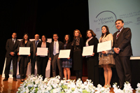 Ganadoras e integrantes del presidium durante la ceremonia de entrega de las Becas para las Mujeres en la Ciencia L’Oréal-Unesco-Conacyt-AMC 2016.