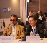 El presidente de la Academia? Mexicana de Ciencias?, Jaime Urrutia Fucugauchi (derecha) y José Franco, coordinador del Foro Consultivo Científico y Tecnológico, invitados a la reunión.