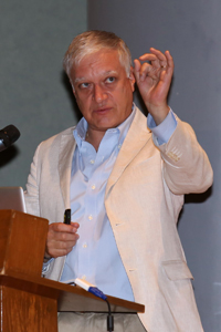 El doctor Fernando A. Barrios Álvarez ofreció la plática 