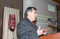 El investigador uruguayo Gustavo Barbosa-Cánovas ofreció la conferencia  “Producción saludable y sostenible de alimentos por tecnologías no-térmicas”, en el Auditorio Cónico de la Unidad Politécnica para el Desarrollo y la Competitividad Empresarial del IPN.