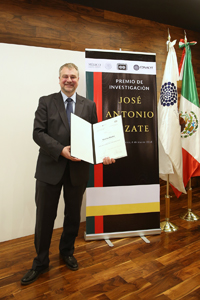 El doctor Stefan Rinke, ganador del Premio de Investigación José Antonio Alzat.