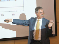 Doctor Enrique Galindo Fentanes, secretario de Vinculación del IBt de la UNAM.
