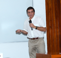 Existen soluciones ante los problemas energéticos y muchas de ellas pueden provenir de las comunidades, dijo el doctor Omar Masera, miembro de la Academia Mexicana de Ciencias.
