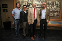 Octavio Miramontes Vidal, Jaime Urrutia Fucugauchi, Cinna Lomnitz y Manuel Torres Labansat durante el simposio 