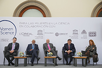 Agustín Suárez, representante de la Conalmex; José Luis Morán, presidente de la AMC; Enrique Cabrero, director general del Conacyt; Jean-Noël Divet, presidente y director de L´Oréal-México; y Nuria Sanz, directora y representante de la Oficina de la Unesco en México.