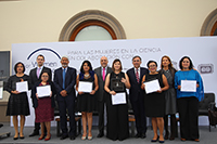 Titulares y representantes de la Academia Mexicana de Ciencias (AMC), del Consejo Nacional de Ciencia y Tecnología (Conacyt), L´Oréal, Unesco-México y Conalmex con las ganadores de las Becas L´Oréal- Unesco-Conacyt-AMC 2018, en el Castillo de Chapultepec.