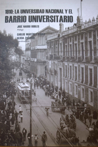 En el libro aparece la vida de los estudiantes y la convivencia.