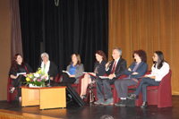 Gabriella Frias, del Instituto de Ciencias Nucleares; Gisela Hernández, de la Facultad de Química; Rosa Ma. Beltrán, de Literatura- Coordinación de Difusión Cultural; Beata Wojna, embajadora de Polonia en México: César Domínguez, director de la DGDC; Julia Tagüeña, directora adjunta de Desarrollo Científico-Conacyt; y María Colín, del Instituto de Geologí.