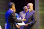 El argentino Víctor Alberto Ramos recibe de manos del presidente, Enrique Peña Nieto, el Premio México de Ciencia y Tecnología correspondiente al año 2013.