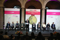 Laura Castillo, Jorge Alcocer, Javier Castillo, Víctor Carreón, Lourival Possani, Miguel Ángel Mancera, David García Junco, María Teresa Juárez Carranza y Luis Fernando de la Peña en el Patio del Edificio Virreinal del Antiguo Palacio del Ayuntamientoo.