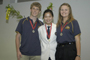 Jonathan Dahl Steven, Ling Hui Gracia Mercy Tay y Laura Ellen Bennett, ganadores de medalla de plata.
