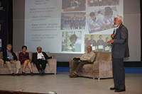 De pie, el presidente de la Academia Mexicana de Ciencias, José Luis Morán López, en el homenaje por el aniversario 35 del programa Domingos en la Ciencia, realizado en el marco del XXII Congreso Nacional de la Somedicyt. Sentados: Guillermo Aguilar, Margarita Pimienta, Jorge Flores, Raymundo Cea.