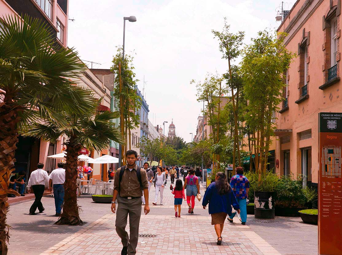 Andador peatonal de la calle Regina en la Ciudad de México. 