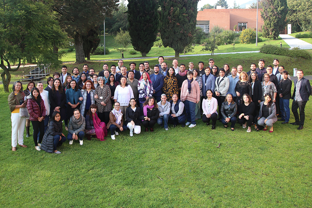 Profesores, asesores y académicos, así como maestros de la Dirección General de Educación Superior para Profesionales de la Educación, participaron en la segunda fase del curso-taller de certificación denominado “Pedagogías para el desarrollo de habilidades del siglo XXI y metodologías STEM”, en las instalaciones de la AMC.