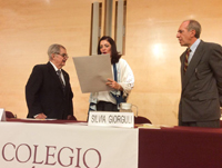 El investigador Miguel León Portilla recibió de El Colegio de México el Premio Alfonso Reyes, emisión 2015. La presidenta del Colmex, Silvia Giorguli hizo entrega del reconocimiento que consistió en una medalla, un diploma y un incentivo económico; asiste el momento Jaime Serra Puche, representante de la Fundación Colmex.