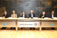 En la mesa de honor de los Premios del Instituto de Física: José Luis Arauz, José Luis Morán, Jaime Urrutia, Manuel Torres, Rubén Barrera y Octavio Miramontes.