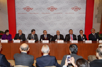 Firma de convenio entre El Colegio Nacional y el Collège de France: Maryse Bossière, José Luis Martínez, Aurelio Nuño, Francisco Bolívar, Alain Prochiantz, Francisco del Río, Juan Manuel Gómez y Ranulfo Romo.