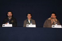 Los doctores Alejandro Farah Simón,del Instituto de Astronomía de la UNAM; Jaime Urrutia Fucugauchi, presidente de la AMC; y Rufino Díaz Uribe, del Centro de Ciencias Aplicadas y Desarrollo Tecnológico de la UNAM.